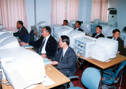 의원 컴퓨터교육장면-전산교육장(2002. 7. 24)