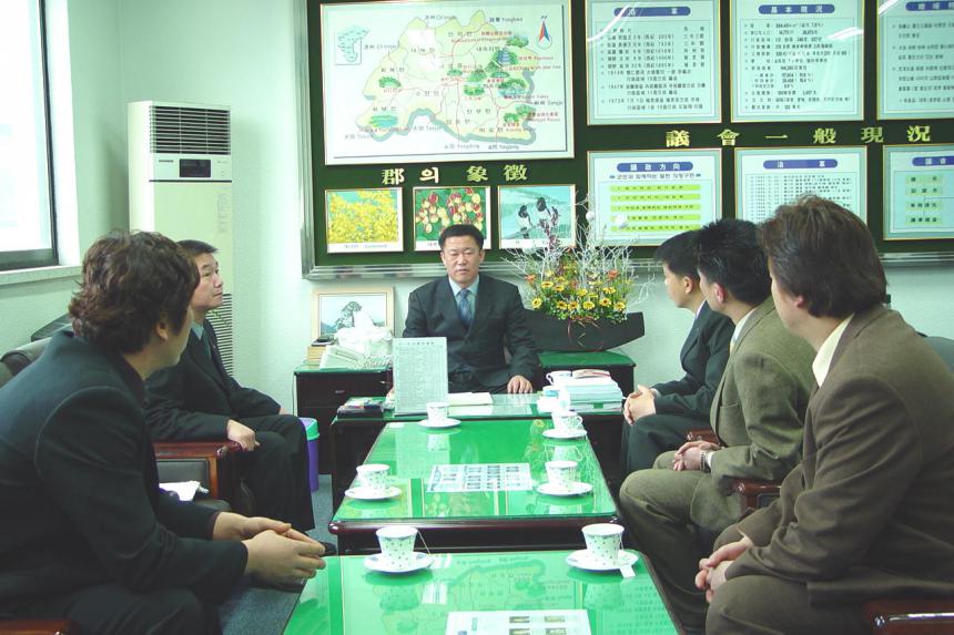 의회방문 - 한국자유총연맹보은군지부청년회 ( 2004. 1. 12 )