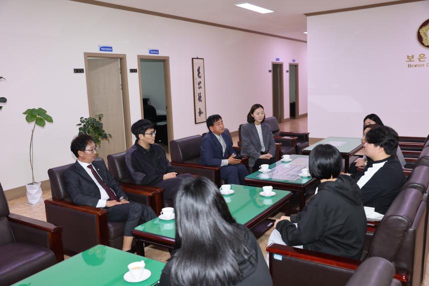 학교 밖 청소년 의장님, 부의장님 카네이션 달아주기(2024. 5. 7.)
